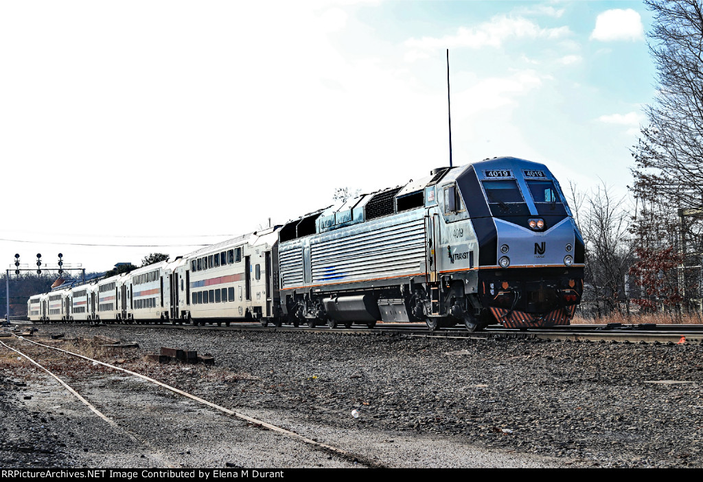 NJT 4019 on train 1207